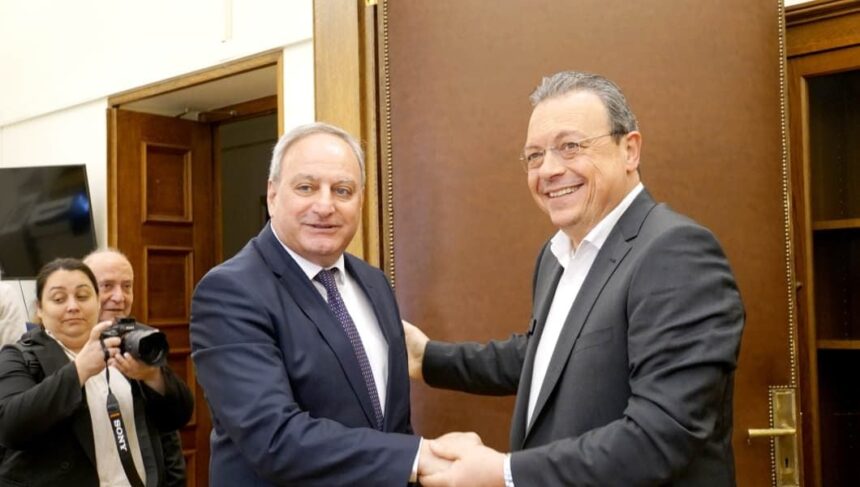 Φάμελλος ΑΚΕΛ επίλυση Κυπριακού συνάντηση