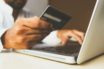 Αστυνομική επιχείρηση κατά συμμορίας τραπεζικών απατών