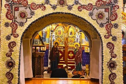 Επιτάφιος Ουρανούπολης με χρυσές και μπλε πέρλες