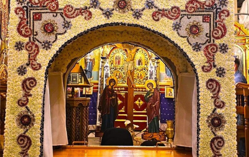 Επιτάφιος Ουρανούπολης με χρυσές και μπλε πέρλες