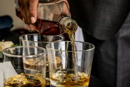 βραδινή συνήθεια ποτού και επίδραση στον εγκέφαλο