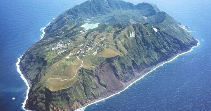 Το νησί Αογκαζίμα μέσα σε διπλή καλντέρα Αογκαζίμα νησί