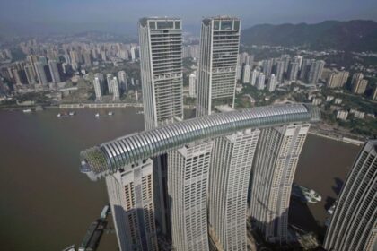 οριζόντιος ουρανοξύστης The Crystal Τσονγκκίνγκ