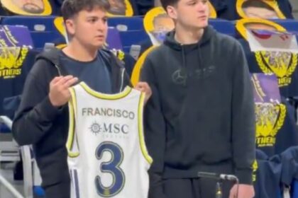 Φανέλα Φενέρμπαχτσε με το όνομα Φρανσίσκο