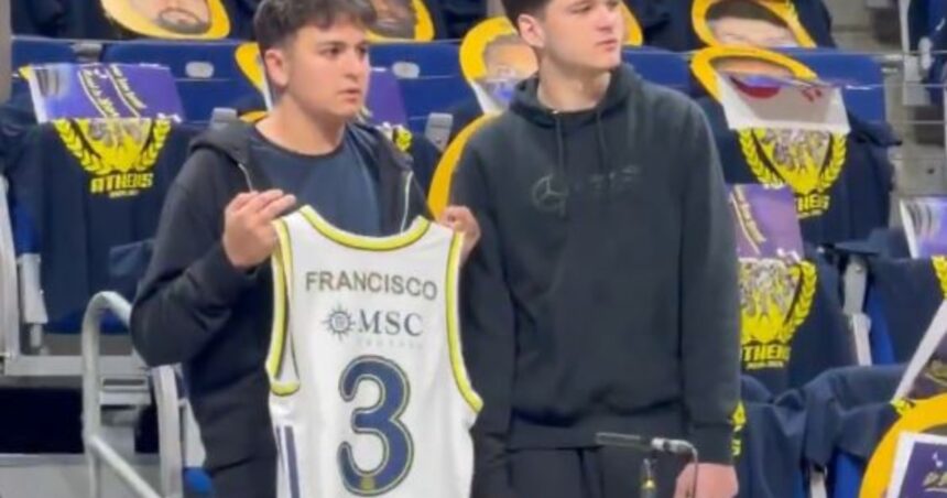 Φανέλα Φενέρμπαχτσε με το όνομα Φρανσίσκο