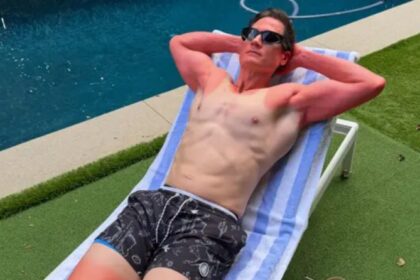 Bryan Johnson τεχνητό γκαζόν αυλή