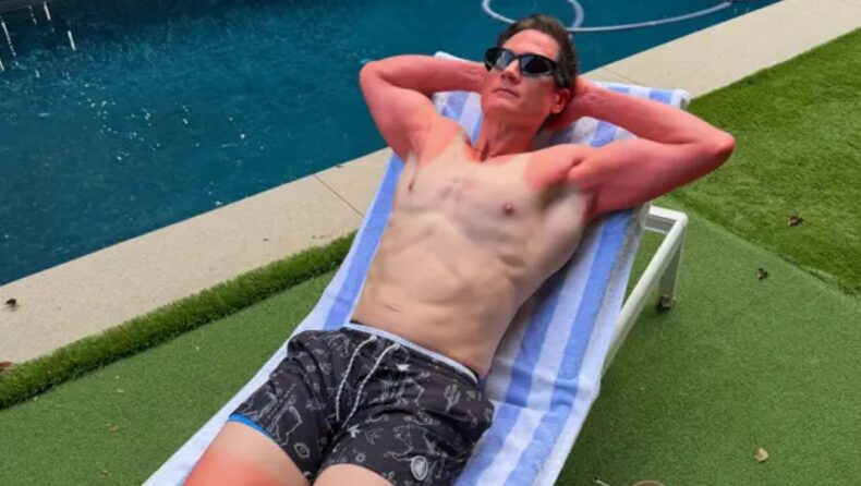 Bryan Johnson τεχνητό γκαζόν αυλή