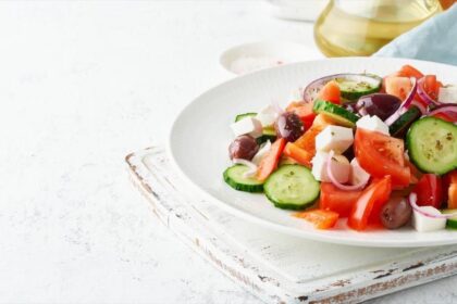 Γίγαντες πλακί ελληνικό πιάτο φασόλια σάλτσα ντομάτας