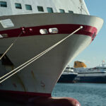 δεμένα πλοία στο λιμάνι του Πειραιά λόγω ισχυρών ανέμων