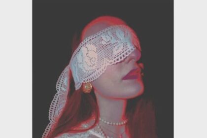 Αφίσα παράστασης HIV-Ένα τέλος αιματωμένο στο Θέατρο Σοφούλη