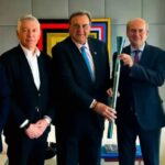 Ολυμπιακή Δάδα παράδοση στον Κωστή Χατζηδάκη