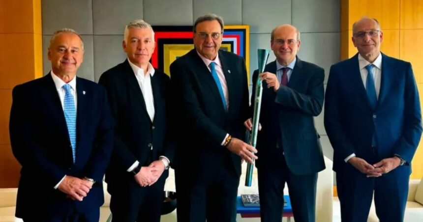 Ολυμπιακή Δάδα παράδοση στον Κωστή Χατζηδάκη