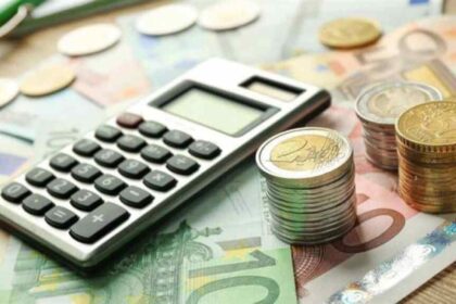 Κατώτατος μισθός αύξηση 920 ευρώ εργαζόμενοι