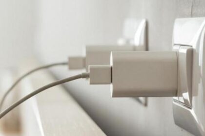 φορτιστές κινητών στην πρίζα χωρίς συσκευή