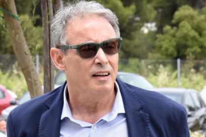 Καμένα φανάρια κάδοι καταστροφές κάψιμο Ιούδα