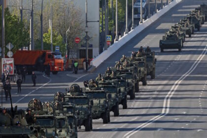παρέλαση 9ης Μαΐου χωρίς άρματα και πυραύλους