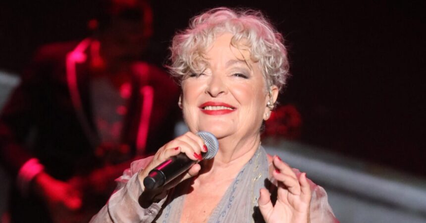 Τάνια Τσανακλίδου ροζ τριαντάφυλλα γενέθλια 74