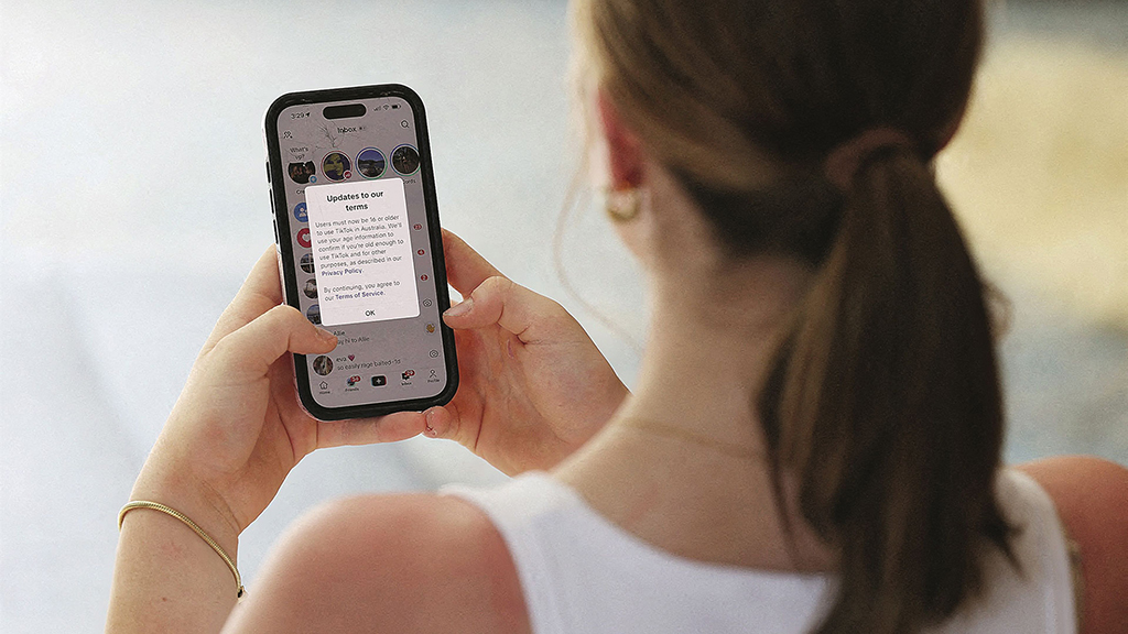 Παπαστεργίου υπουργός ψηφιακής διακυβέρνησης απαγόρευση social media