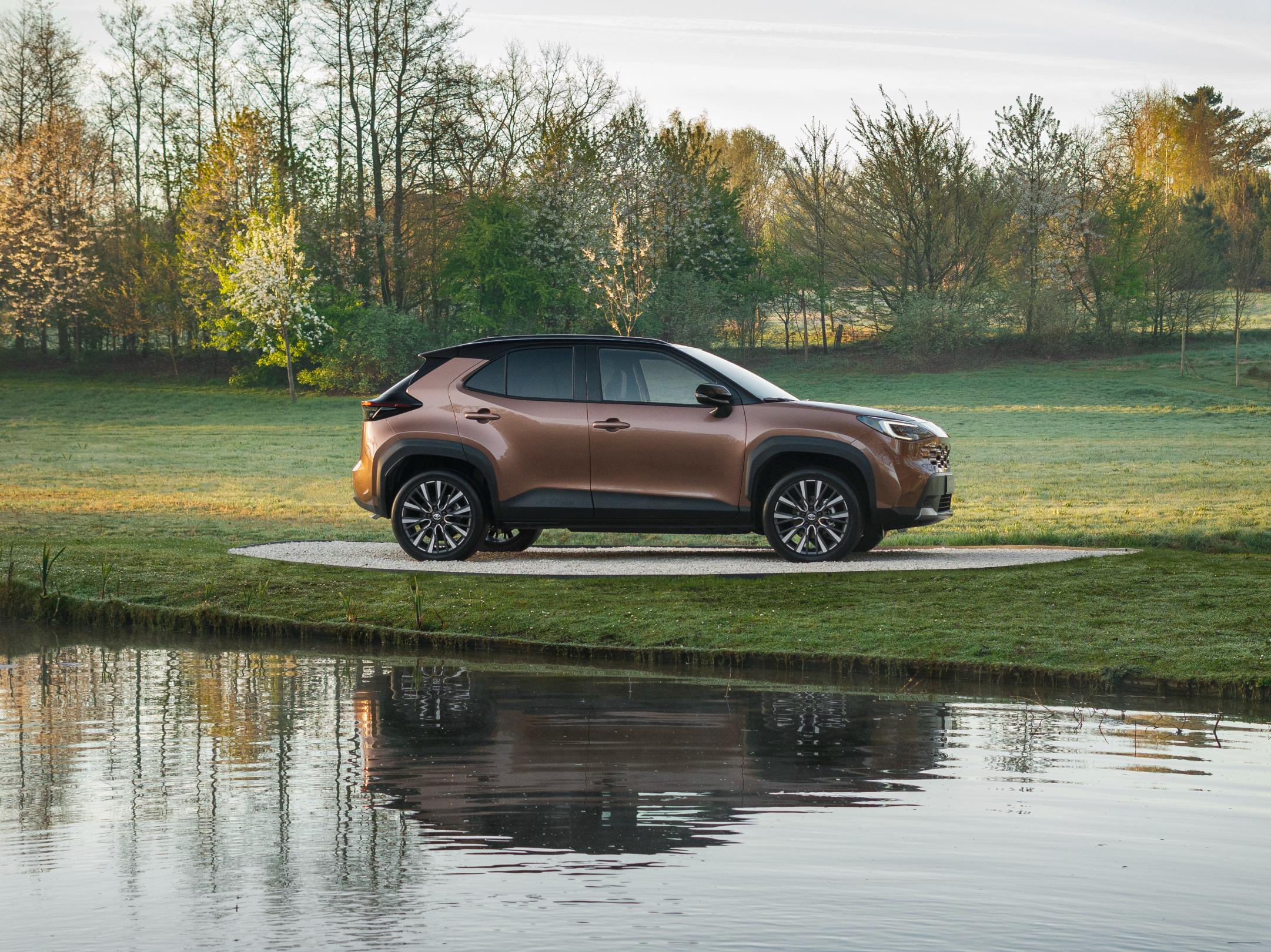 Toyota Yaris Cross ανανέωση νέα μάσκα εμπρός