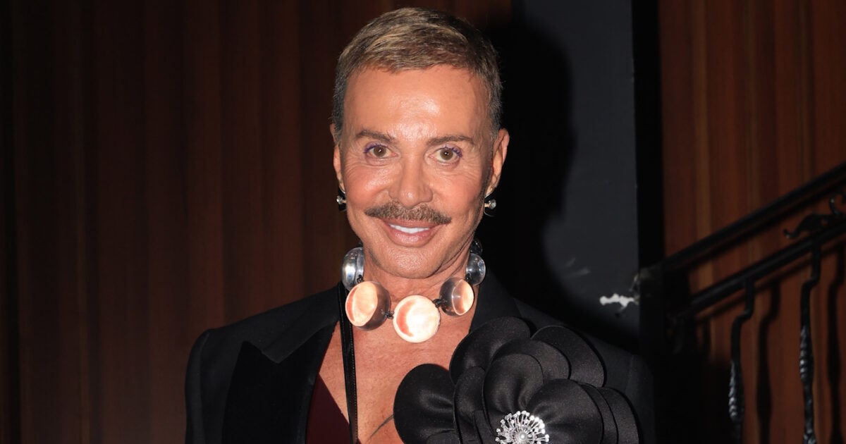 Λάκης Γαβαλάς στη Μύκονο, συνέντευξη και εκπομπή