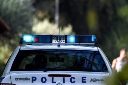 Αστυνομικοί στη σύλληψη εγγονής πολιτικού Αθήνα