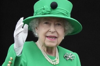 Ελισάβετ II Άντριου υπόθεση κληρονομιά