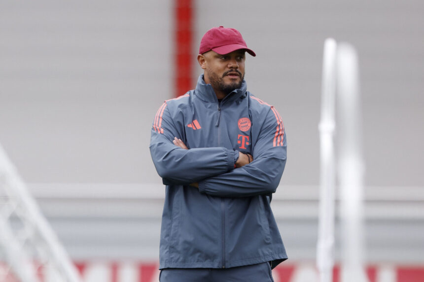 Πιέρ Κομπανί με κασκόλ Μπάγερν στη Βουλή - Πατέρας Κομπανί