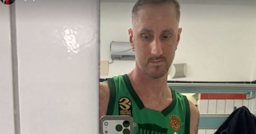 Ακίλε Πολονάρα με φανέλα Κέντρικ Ναν ΠΑΟ