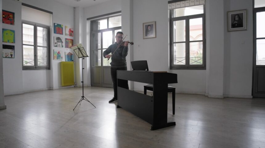 Θωμάς Κορακάς νέος μουσικός βιολί ευκαιρία