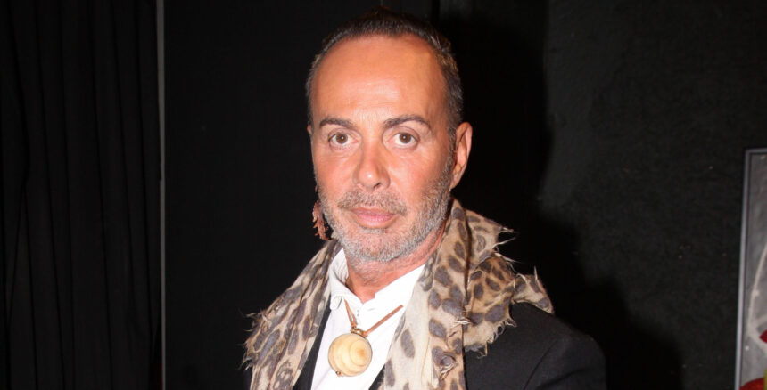 Λάκης Γαβαλάς στη Μύκονο, συνέντευξη και εκπομπή