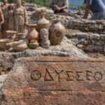 Θραύσμα κεραμικού με όνομα Οδυσσέα από αρχαίο ναό Ιθάκης