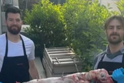 Άλεκ Πίτερς Τζορτζ Πάπας σούβλα Πάσχα