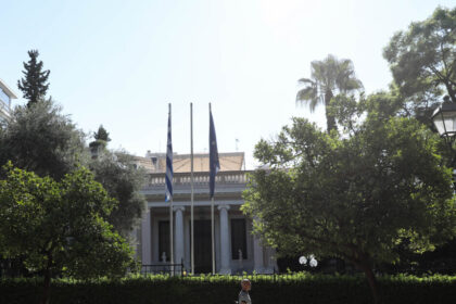 Σύσκεψη κυβέρνησης για αντιμετώπιση ακρίβειας αγοράς