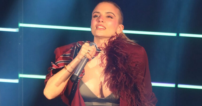 Κατερίνα Λιόλιου Λογαριασμός Summer Tour ζωντανή εμφάνιση