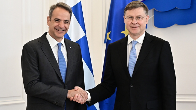 Ντομπρόβσκις και Μητσοτάκης συζήτηση για πρόοδο της Ελλάδας