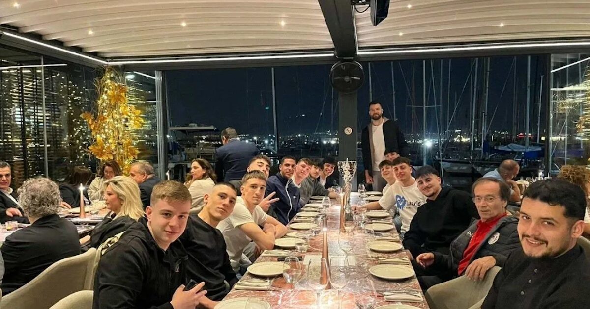 Ολυμπιακός Εφήβων γιορτή στο Twenty Five