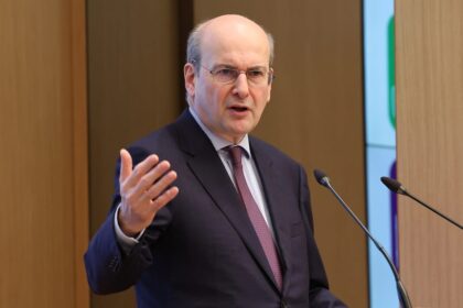 Ρωσική προειδοποίηση για φιλοξενία γαλλικών βομβαρδιστικών