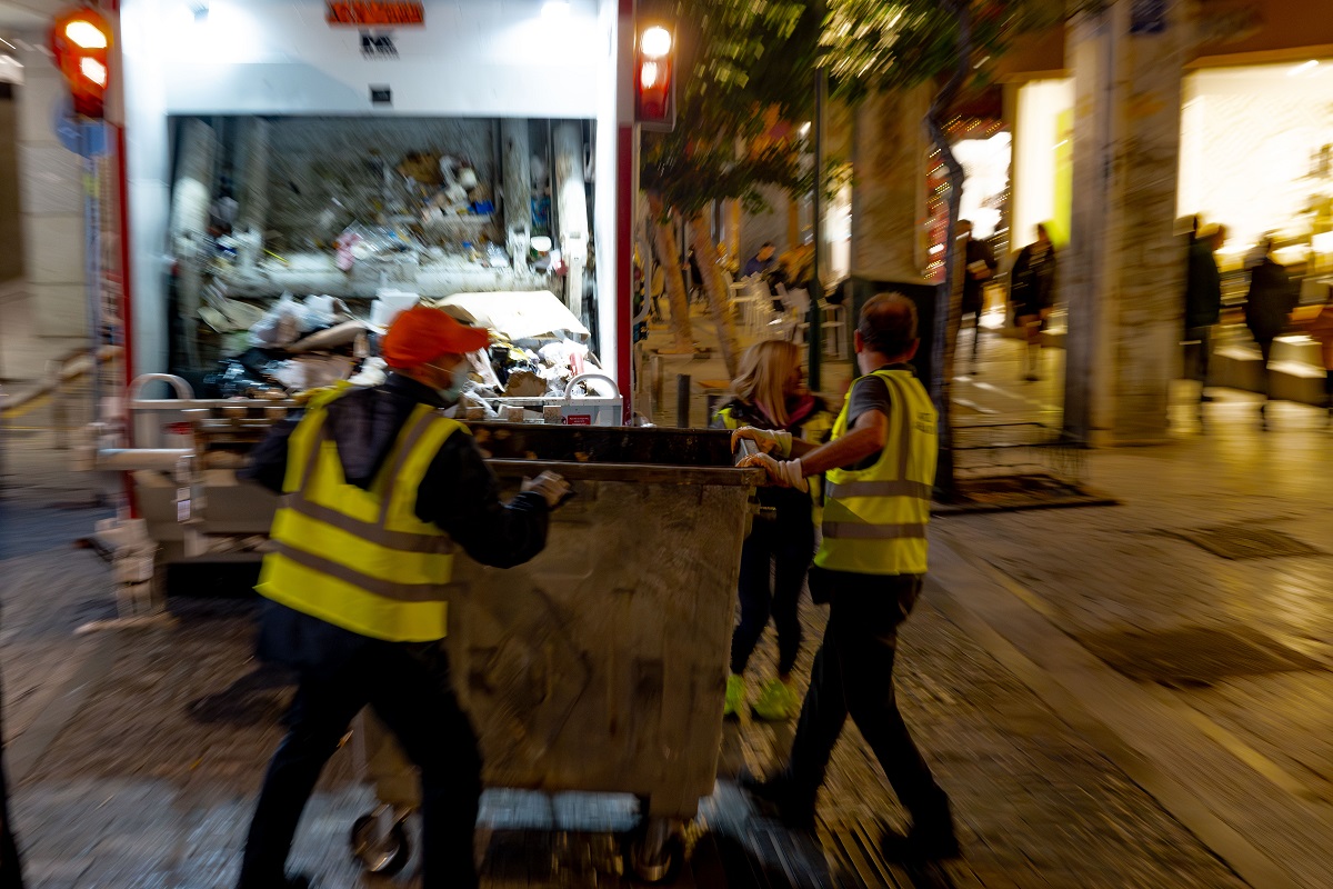 Ρεζά Παχλαβί στο Βερολίνο με κόκκινη μπογιά