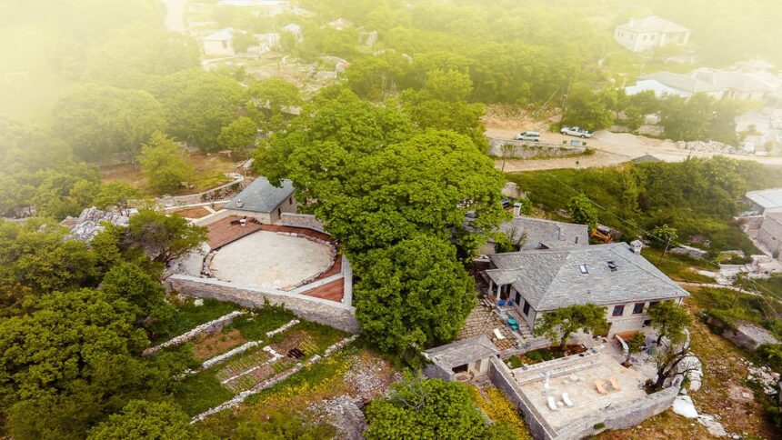 Επέκεινα Χώρα Ζαγορίου Άνω Βίτσα πέτρινο θέατρο