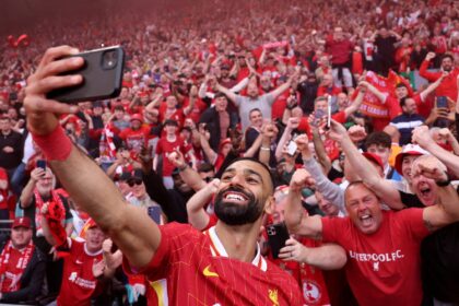 Άντι Ρόμπερτσον Λίβερπουλ Άνφιλντ αποχώρηση