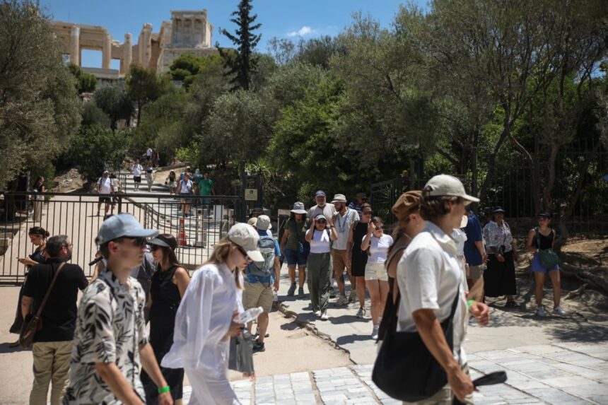 υπερτουρισμός Αθήνα στην Πλάκα, Δούκας