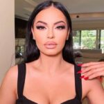 Δήμητρα Αλεξανδράκη στο ατελιέ με focus στη σχέση