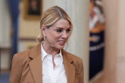 Παμ Μπόντι Γενική Εισαγγελέας απόλυση Τραμπ