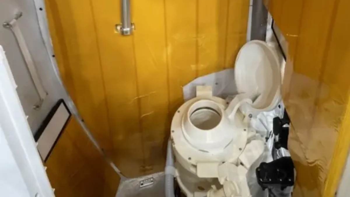 Κάψουλα Orion Artemis II τουαλέτα διάστημα Universal Waste Management