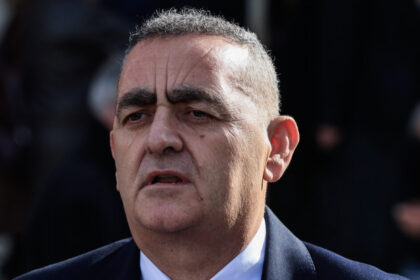 Φρέντι Μπελέρης απάντηση σε Έντι Ράμα Delphi Forum