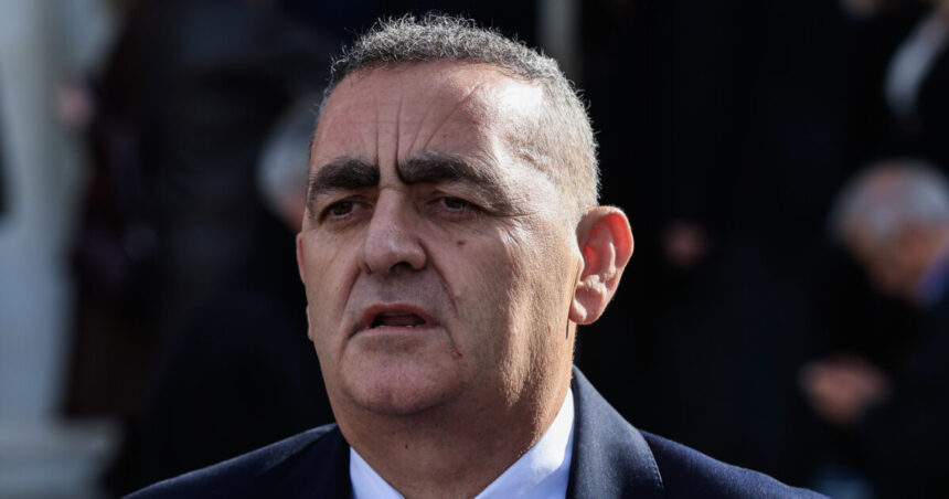 Φρέντι Μπελέρης απάντηση σε Έντι Ράμα Delphi Forum