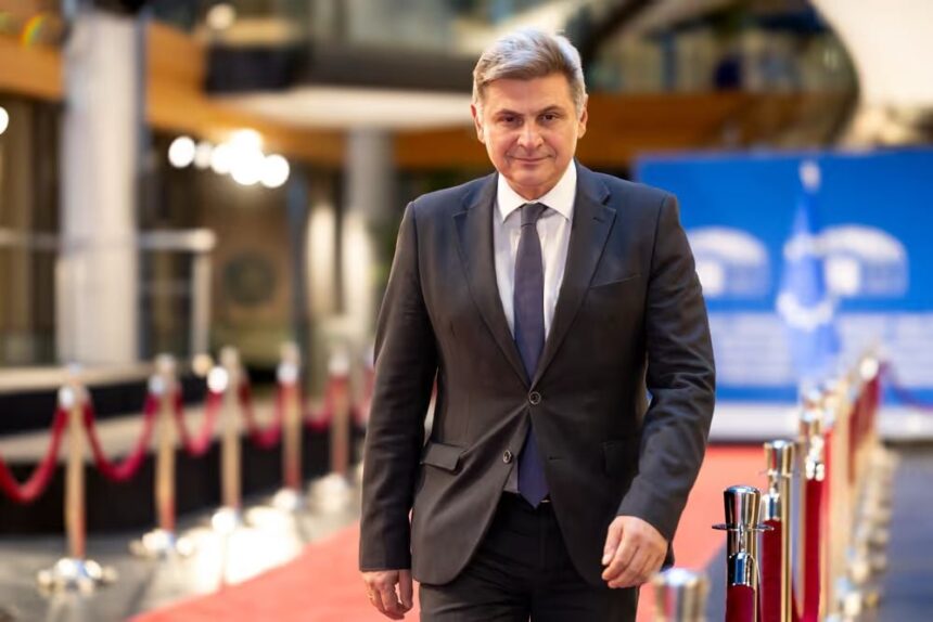 Νικόλας Φαραντούρης ΠΑΣΟΚ συνάντηση στη Βουλή