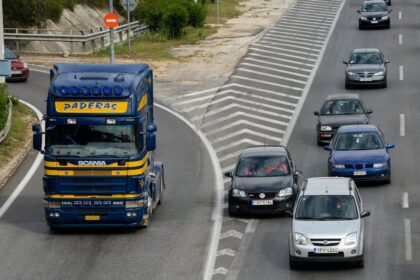 Εργασίες διαγράμμισης 28η Επαρχιακή Οδό Θεσσαλονίκης Επανομής