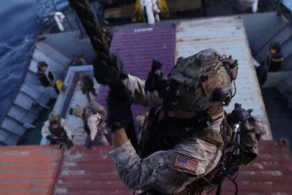 M/V Blue Star III επιβίβαση πεζοναυτών