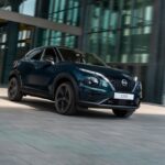 Nissan Juke Pulse έκδοση χρώμα Ocean Deep με ζάντες